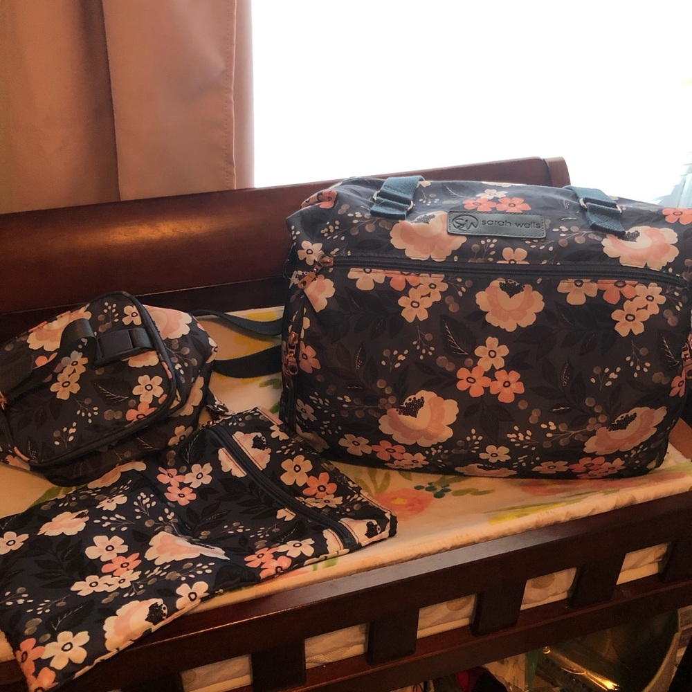 Sarah Wells “Kelly” floral breast pump bag set lot